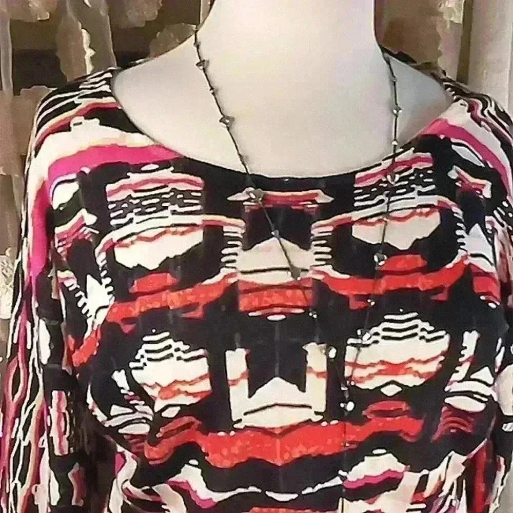 END YEAR CLEAR OUT Zozo size large women's vibrant top - Picture 4 of 9